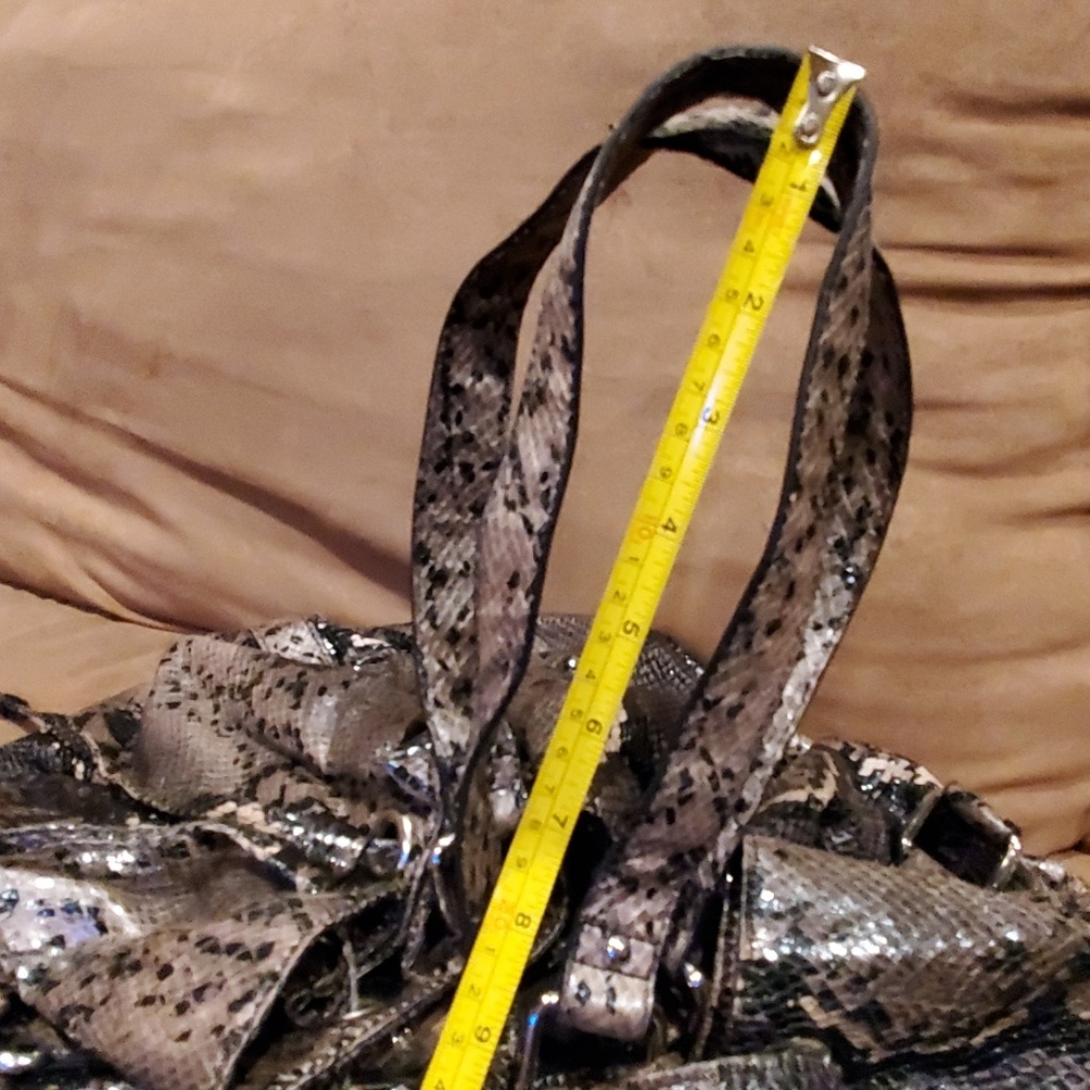 Drawstring snakeprint bag. - Picture 8 of 8
